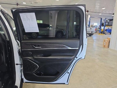 2023 Jeep Grand Cherokee L Limited 4x4