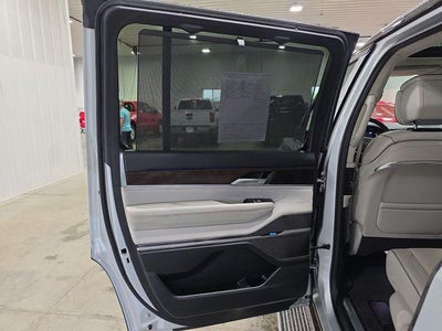 2023 Jeep Grand Wagoneer Base