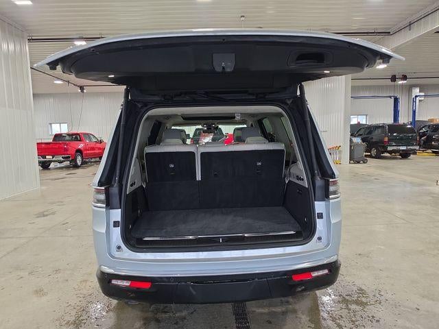 2023 Jeep Grand Wagoneer Base