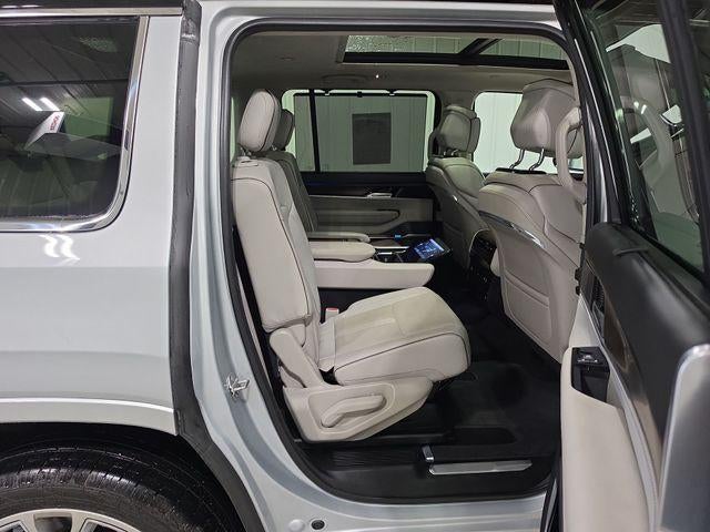 2023 Jeep Grand Wagoneer Base