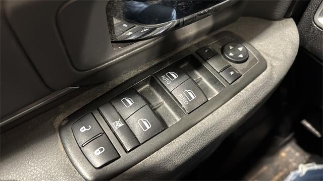 2014 RAM 1500 4WD Crew Cab 5.7 Ft Box Big Horn