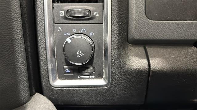 2014 RAM 1500 4WD Crew Cab 5.7 Ft Box Big Horn