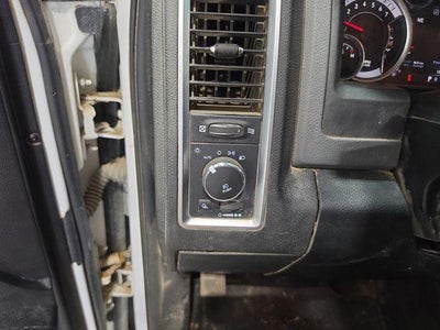 2015 RAM 1500 4WD Crew Cab 5.7 Ft Box Big Horn