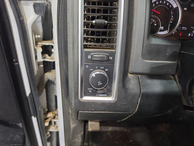 2015 RAM 1500 4WD Crew Cab 5.7 Ft Box Big Horn