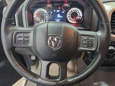 2016 RAM 1500 4WD Crew Cab 6.4 Ft Big Horn