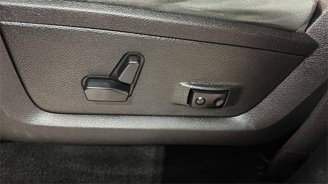 2015 RAM 1500 4WD Crew Cab 6.4 Ft Big Horn