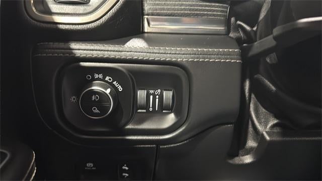 2019 RAM 1500 Limited 4x4 Crew Cab 5'7" Box