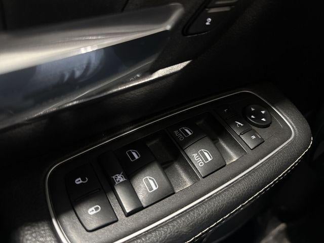 2022 RAM 1500 Laramie 4x4 Crew Cab 5'7" Box