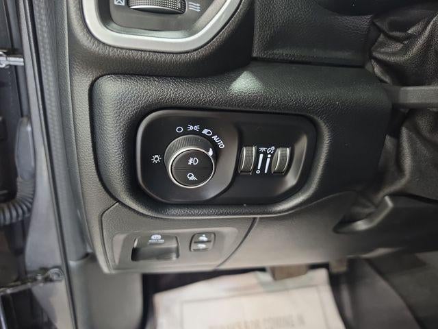 2020 RAM 1500 Laramie 4x4 Crew Cab 5'7" Box