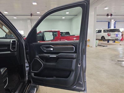 2020 RAM 1500 Laramie 4x4 Crew Cab 5'7" Box