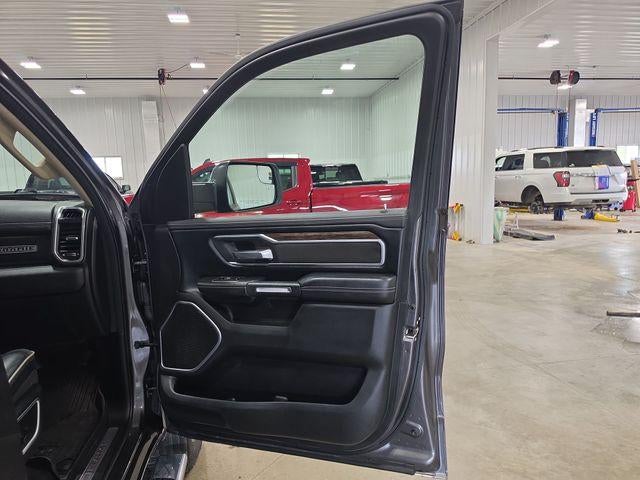 2020 RAM 1500 Laramie 4x4 Crew Cab 5'7" Box