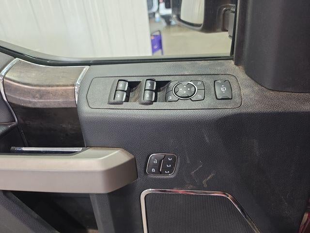 2022 Ford Super Duty F-350 SRW LARIAT 4WD Crew Cab 6.75' Box