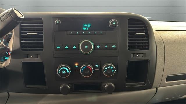 2014 Chevrolet Silverado 3500 HD Chassis Cab 4WD Reg Cab 162" WB, 84.3" CA WT