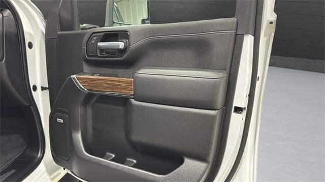 2022 Chevrolet Silverado 3500 HD Crew Cab Standard Box 4-Wheel Drive High Country