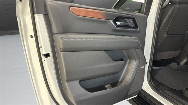 2025 GMC Yukon XL Base