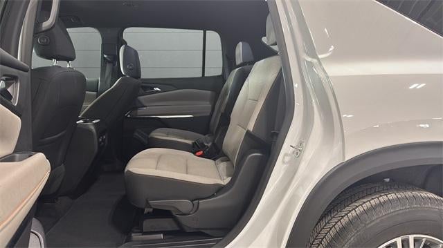 2025 Chevrolet Traverse LT w/2LT