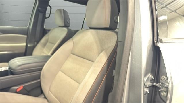 2025 Chevrolet Traverse LT w/2LT