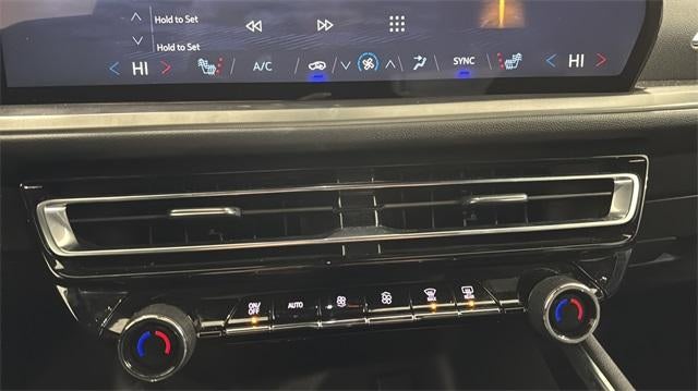 2025 Chevrolet Traverse LT w/2LT