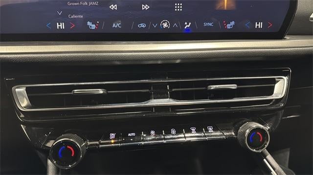 2025 Chevrolet Traverse LT w/2LT