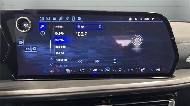 2025 Chevrolet Traverse LT w/2LT