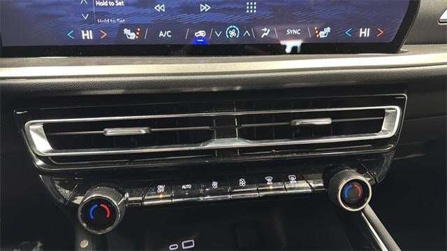 2025 Chevrolet Traverse LT w/2LT