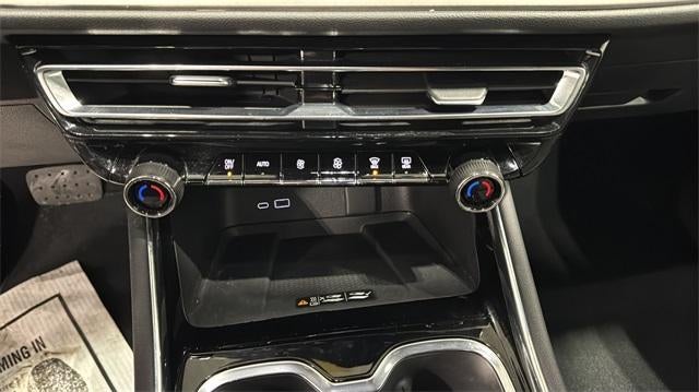 2025 Chevrolet Traverse LT w/2LT