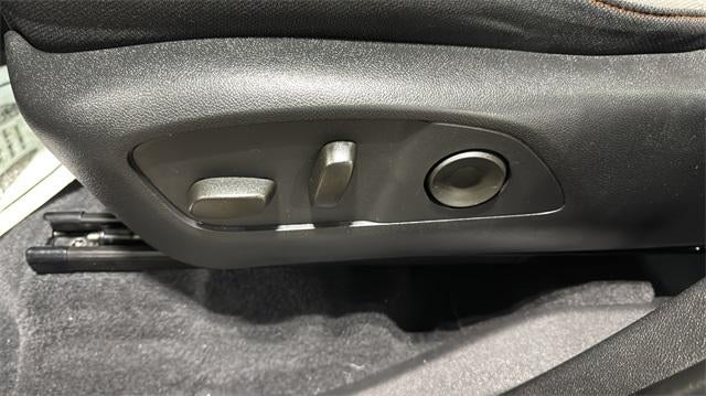 2025 Chevrolet Traverse LT w/2LT