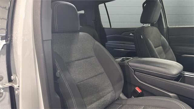 2025 Chevrolet Traverse LT w/2LT