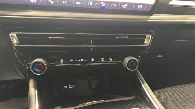 2025 Chevrolet Traverse LT w/2LT