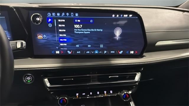 2025 Chevrolet Traverse LT w/2LT