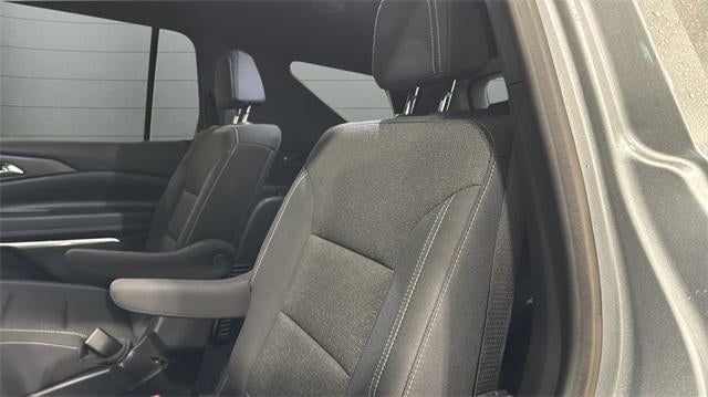 2025 Chevrolet Traverse LT w/2LT