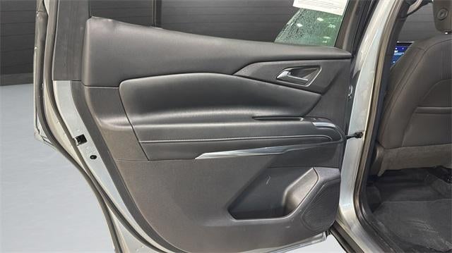 2025 Chevrolet Traverse LT w/2LT