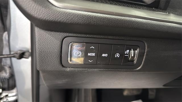 2025 Chevrolet Traverse LT w/2LT