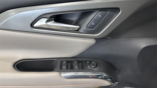 2025 Chevrolet Traverse LT w/2LT