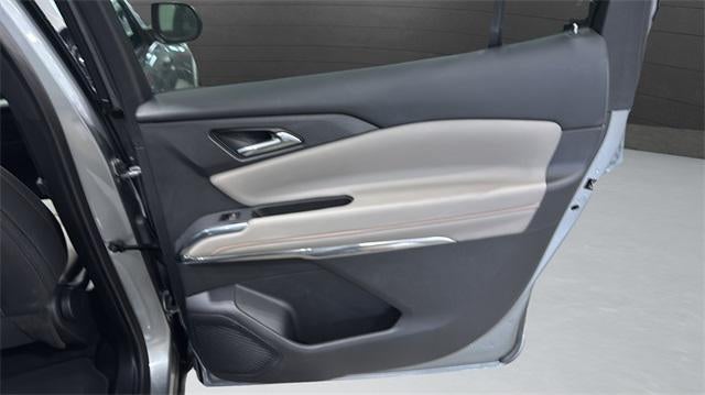 2025 Chevrolet Traverse LT w/2LT