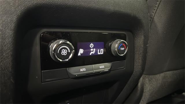 2025 Chevrolet Traverse LT w/2LT