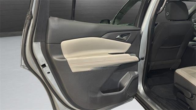 2025 Chevrolet Traverse LT w/2LT