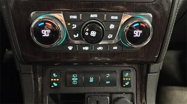 2017 Chevrolet Traverse AWD 2LT