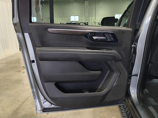 2025 Chevrolet Suburban 4WD Z71