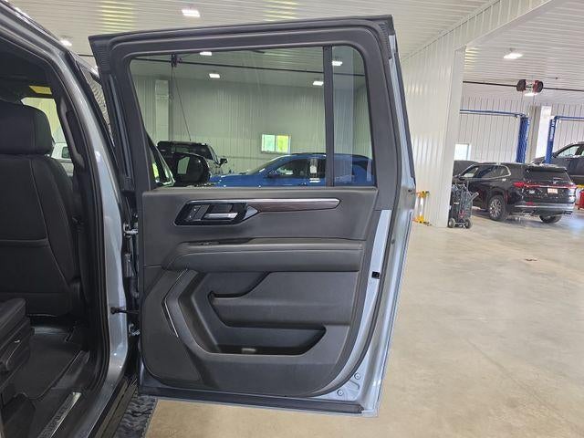 2025 Chevrolet Suburban 4WD Z71