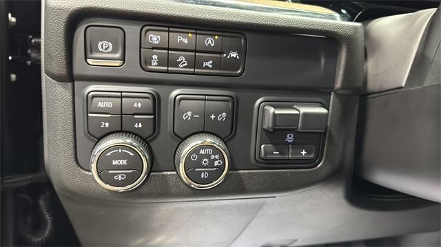 2025 Chevrolet Suburban 4WD High Country