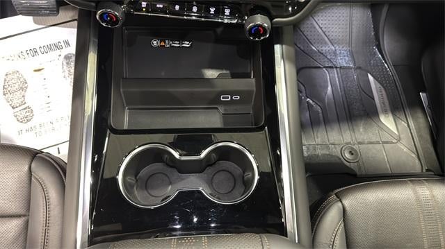 2025 Chevrolet Suburban 4WD High Country