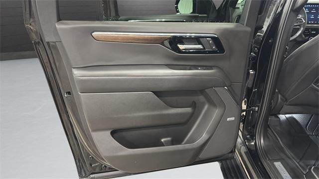 2025 Chevrolet Suburban 4WD High Country