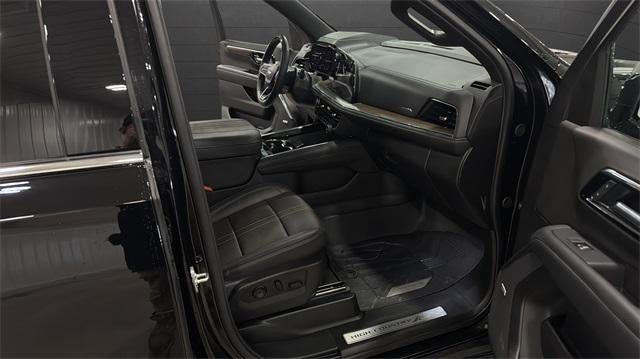 2025 Chevrolet Suburban 4WD High Country