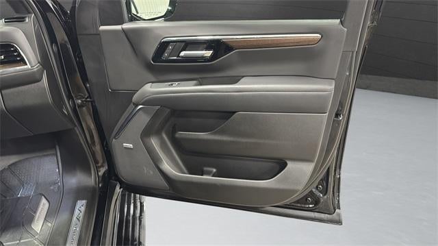 2025 Chevrolet Suburban 4WD High Country