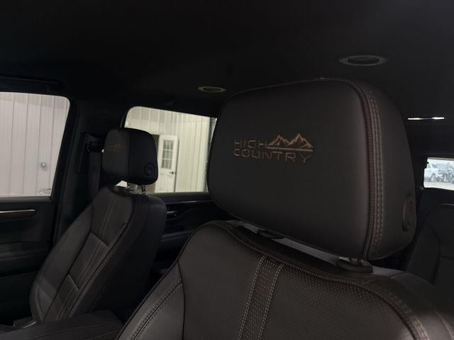 2025 Chevrolet Suburban 4WD High Country