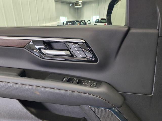 2025 Chevrolet Suburban Base