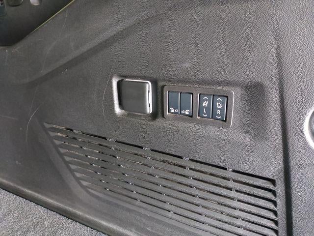2025 Chevrolet Suburban Base