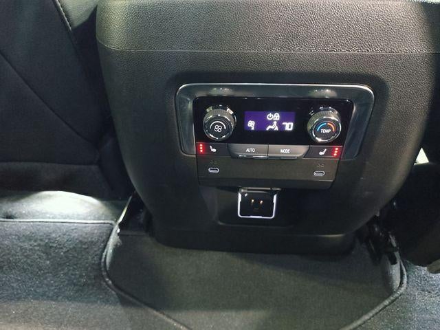 2025 Chevrolet Suburban Base