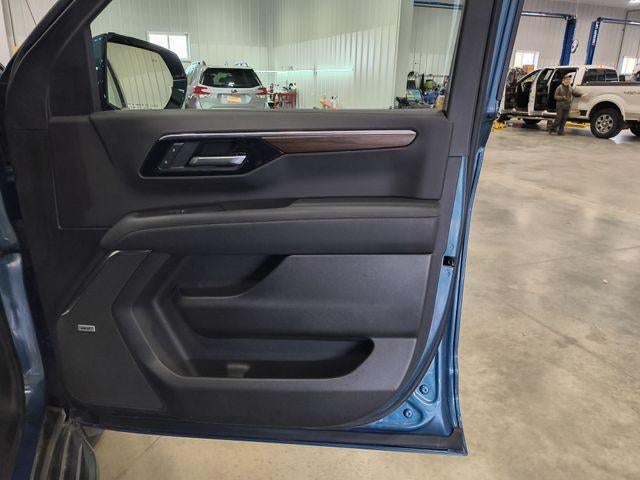 2025 Chevrolet Suburban Base